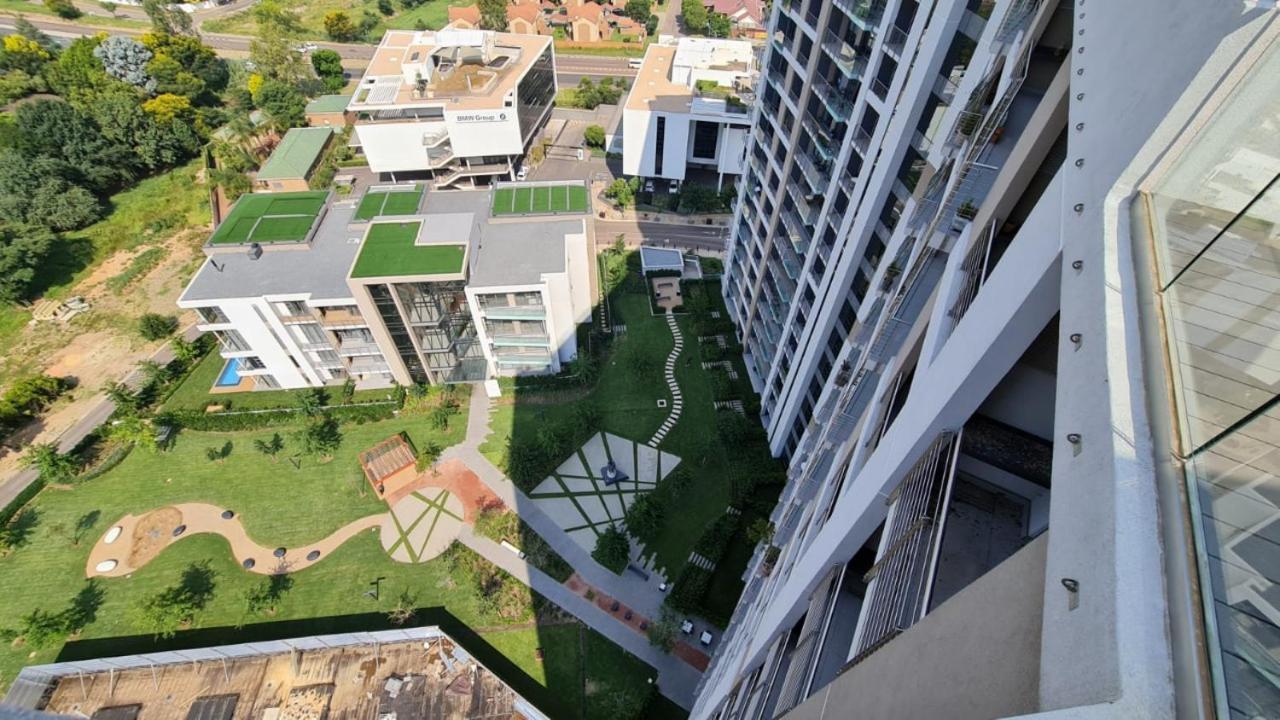 519 Menlyn Maine Trilogy Apartamento Pretoria-Noord Exterior foto