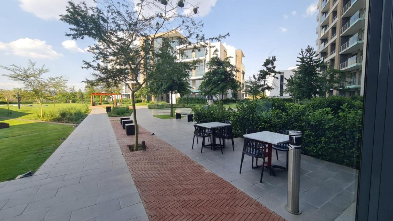 519 Menlyn Maine Trilogy Apartamento Pretoria-Noord Exterior foto