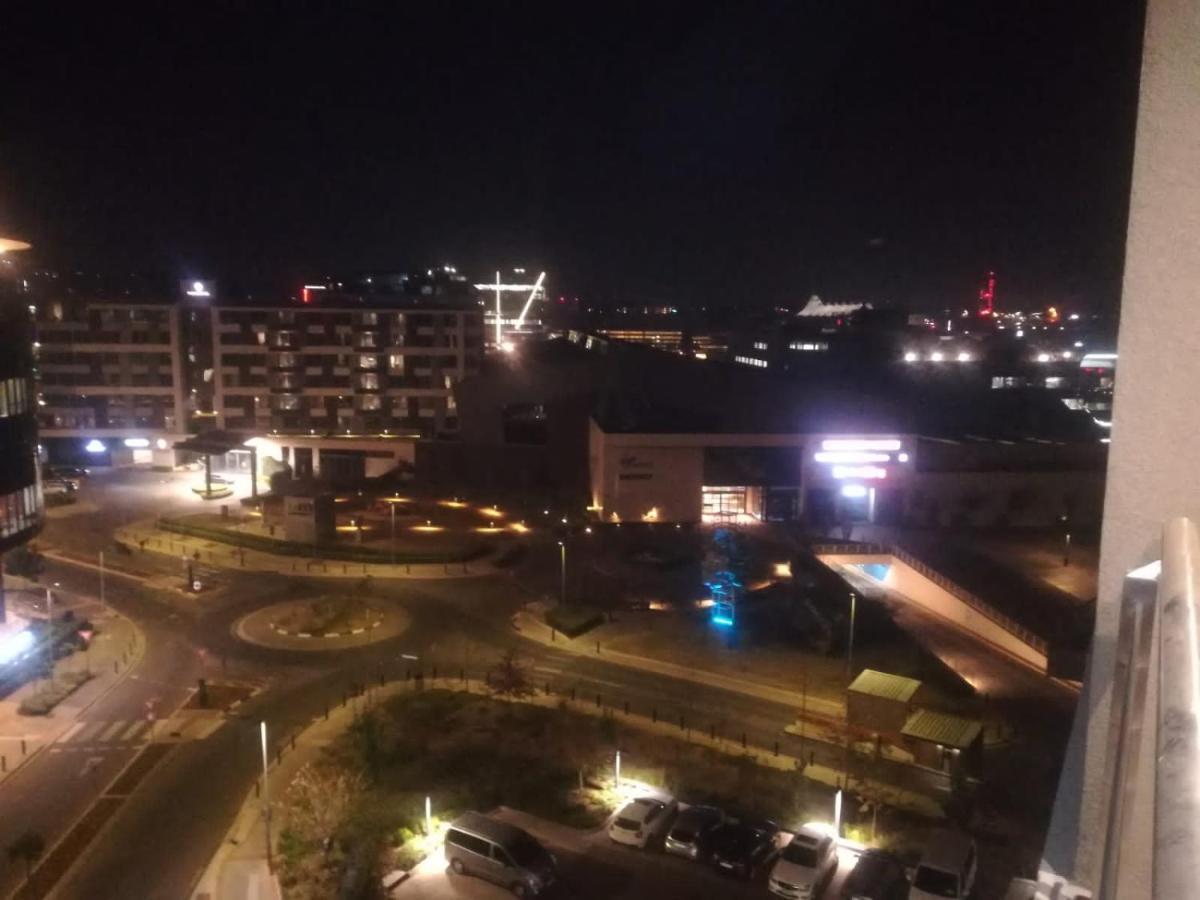 519 Menlyn Maine Trilogy Apartamento Pretoria-Noord Exterior foto