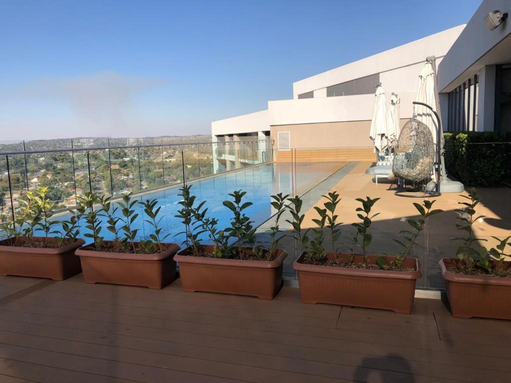 519 Menlyn Maine Trilogy Apartamento Pretoria-Noord Exterior foto