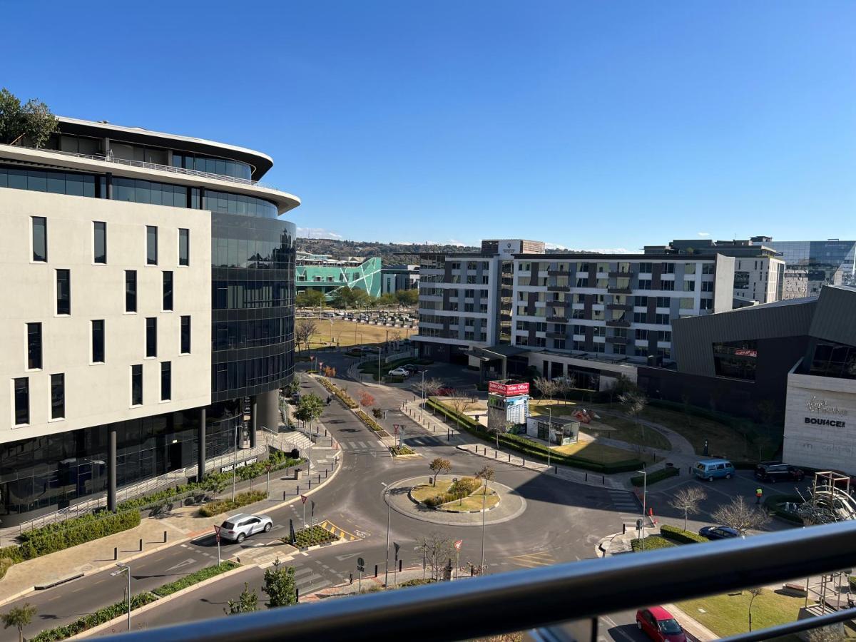 519 Menlyn Maine Trilogy Apartamento Pretoria-Noord Exterior foto